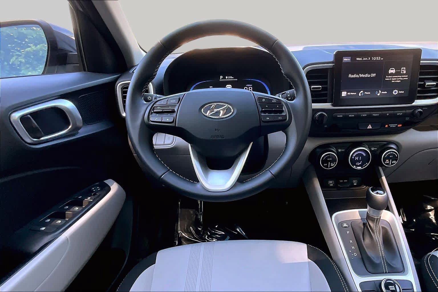 Used 2024 Hyundai Venue SEL FWD image 6