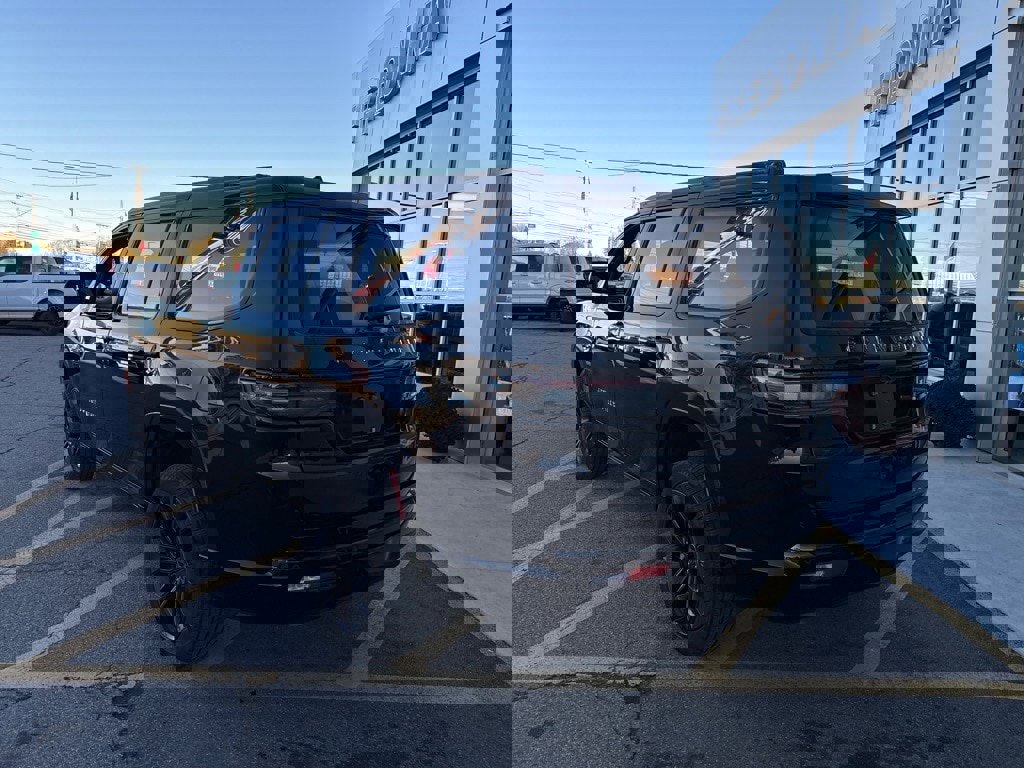 Used 2023 Jeep Grand Wagoneer Series II image 3