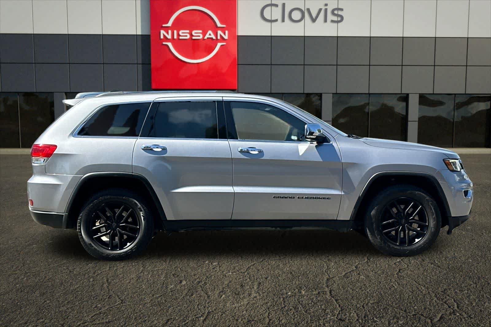 Used 2017 Jeep Grand Cherokee Limited w/ Luxury Group II RWD image 9