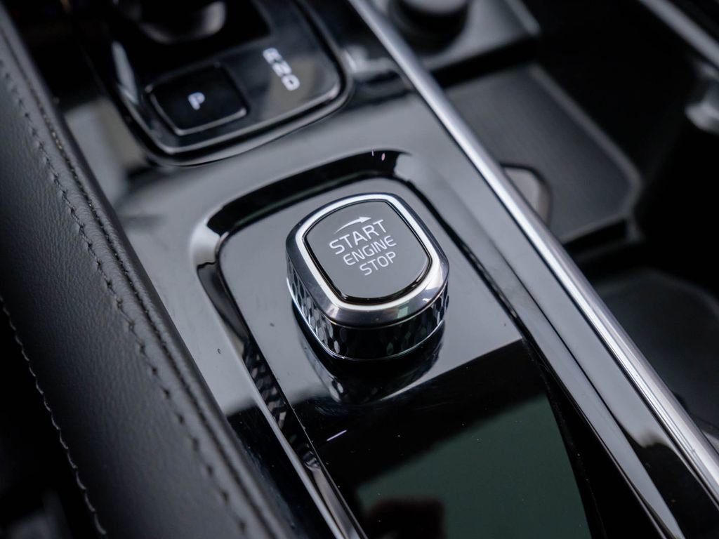 Used 2024 Volvo XC90 T8 Plus image 23