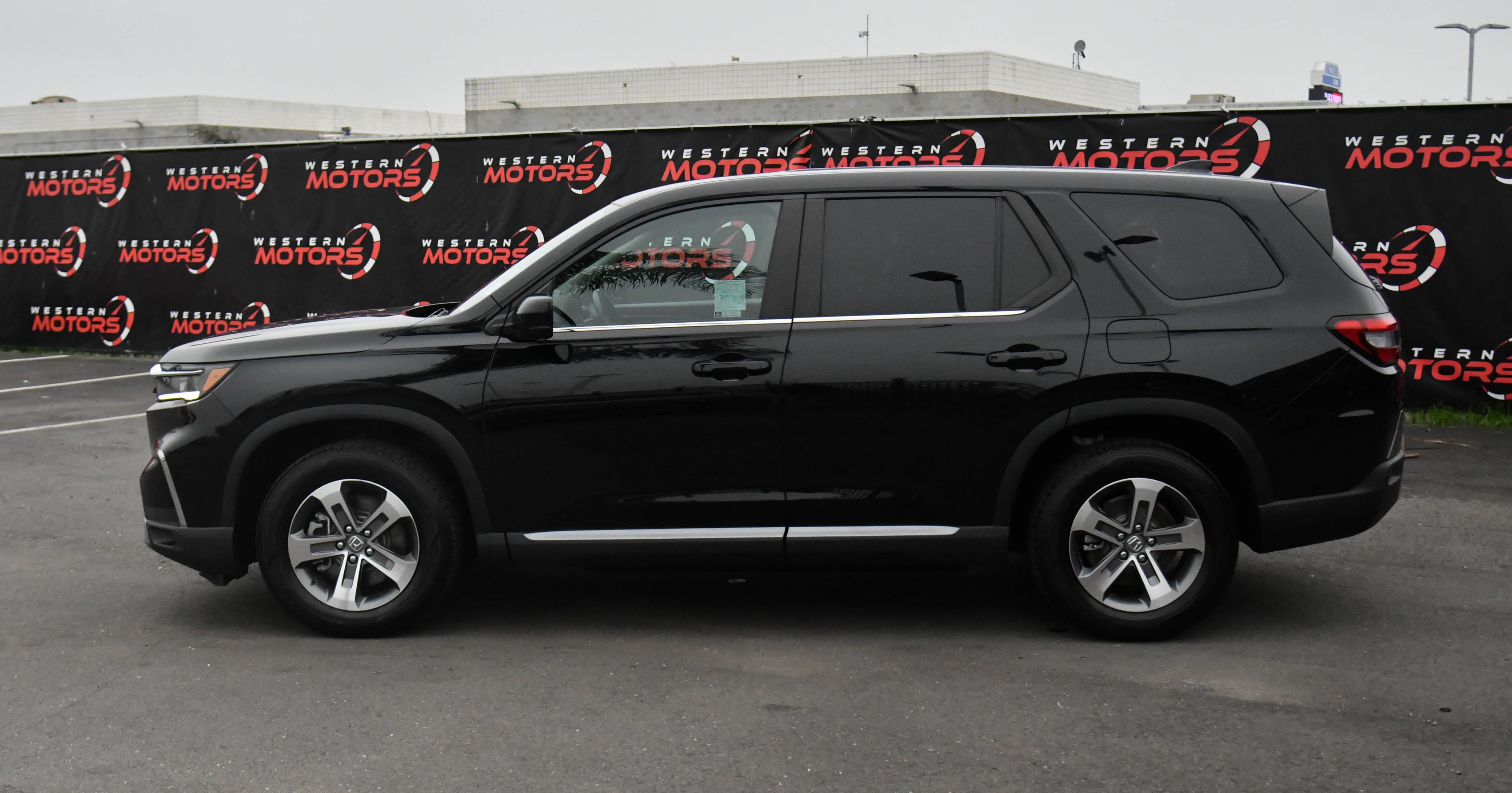 Used 2025 Honda Pilot EX-L image 4