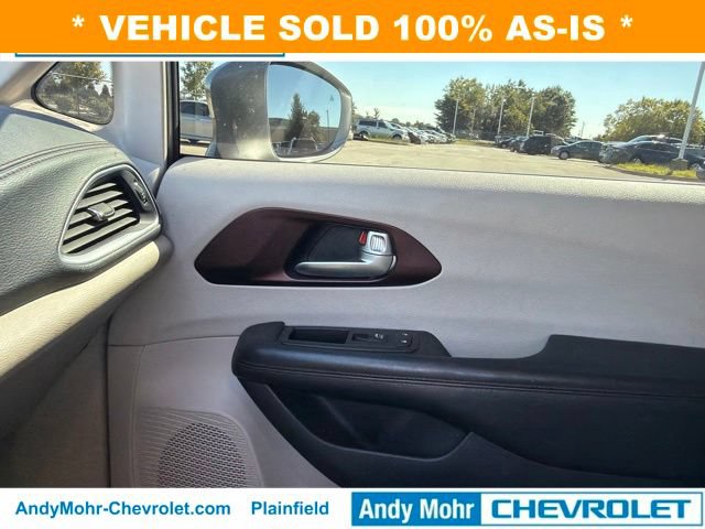 Used 2017 Chrysler Pacifica Limited w/ UConnect Theater Package FWD image 26