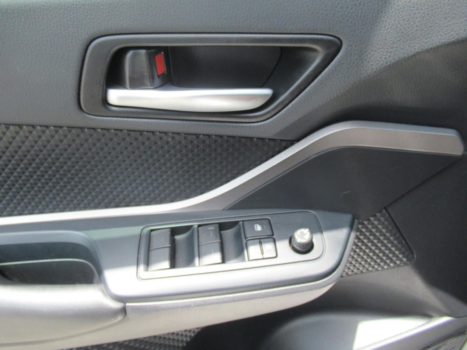 Used 2020 Toyota C-HR LE FWD image 21