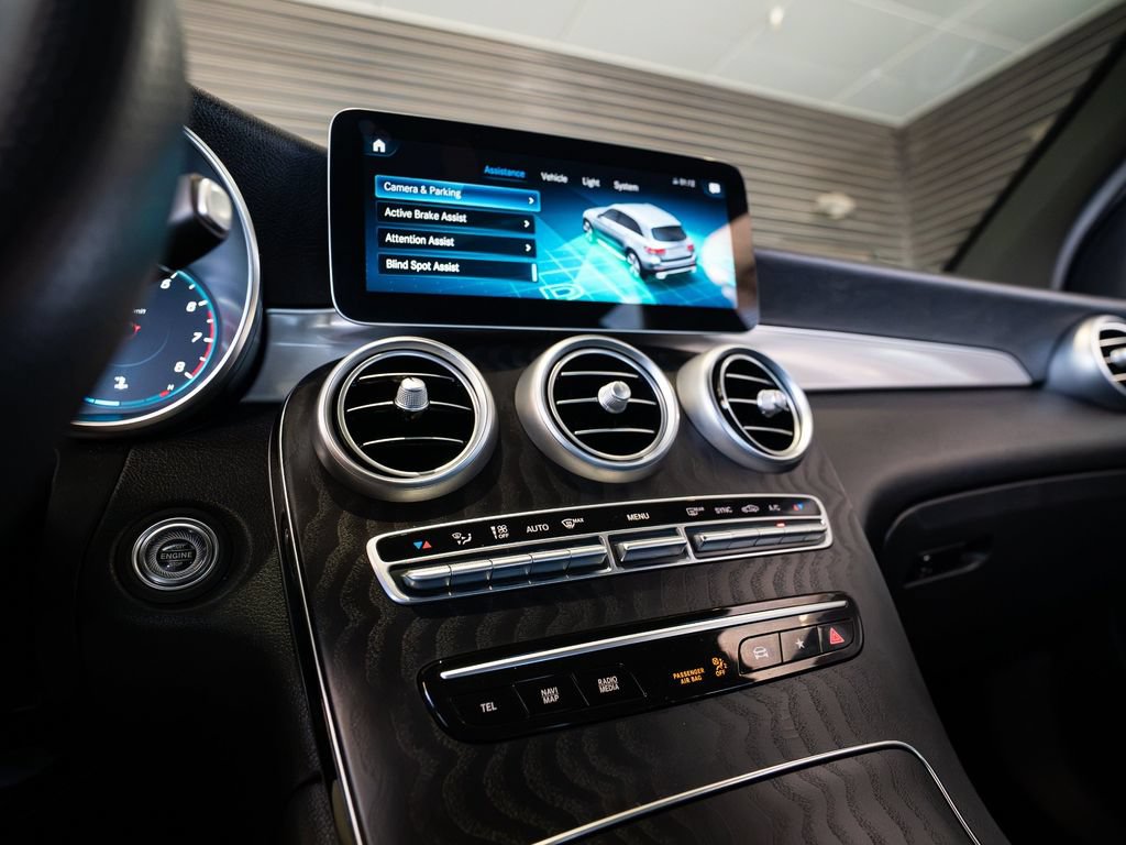 Used 2021 Mercedes-Benz GLC 300 w/ AMG Line image 18