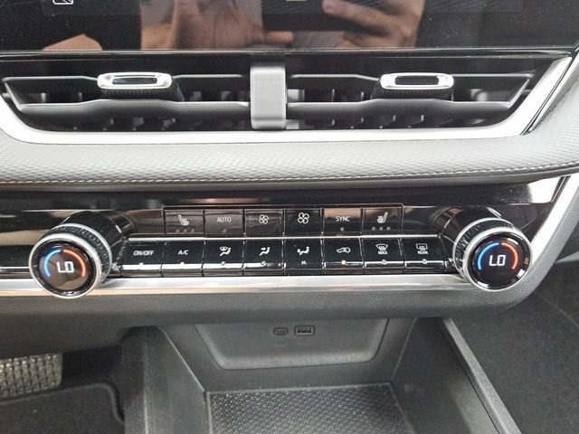 Used 2025 Chevrolet Equinox LT w/ Convenience Package II FWD image 19
