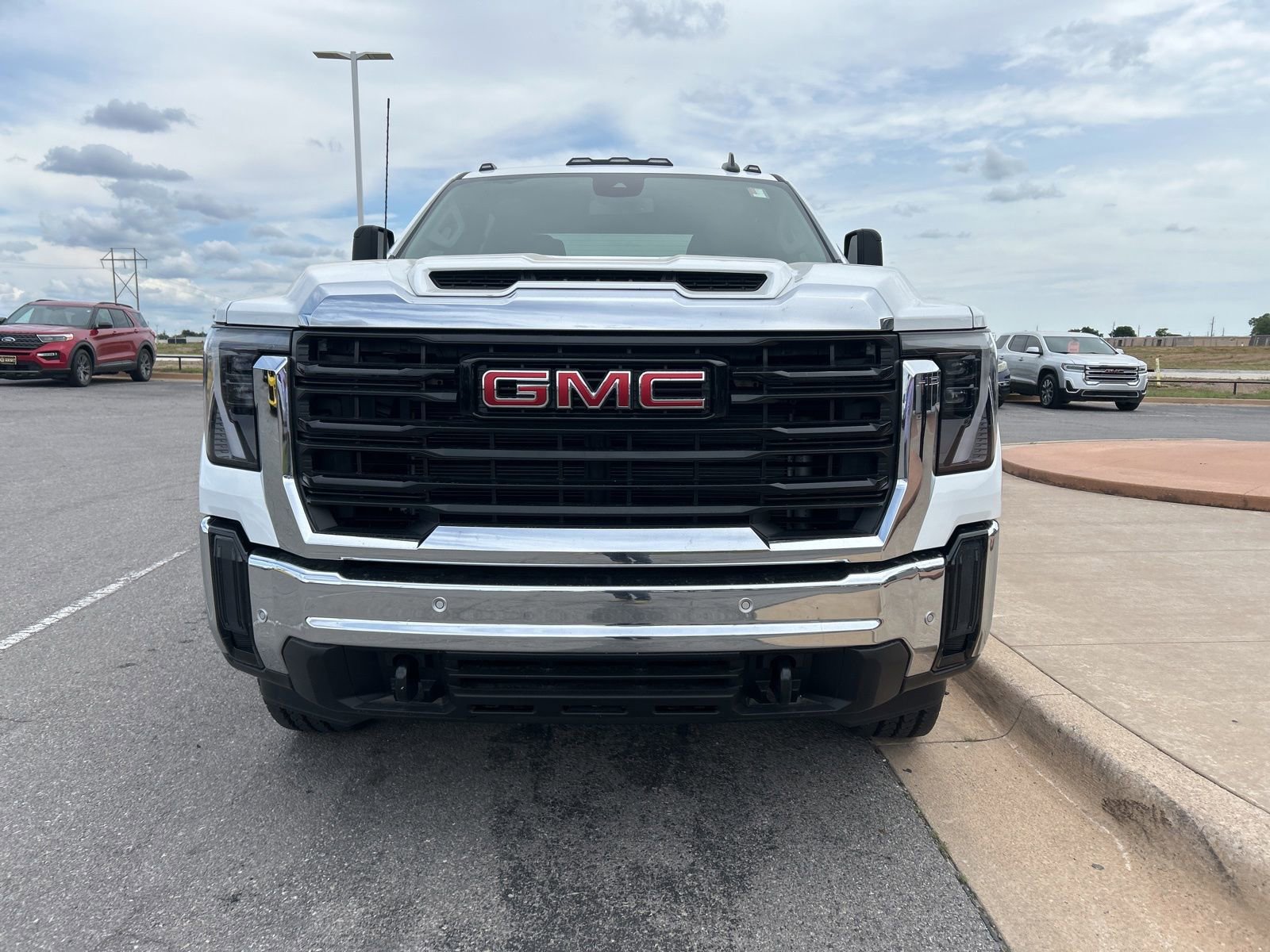 Used 2026 GMC Sierra 2500 Pro w/ 1SA Pro Safety Plus Package AWD/4WD image 2