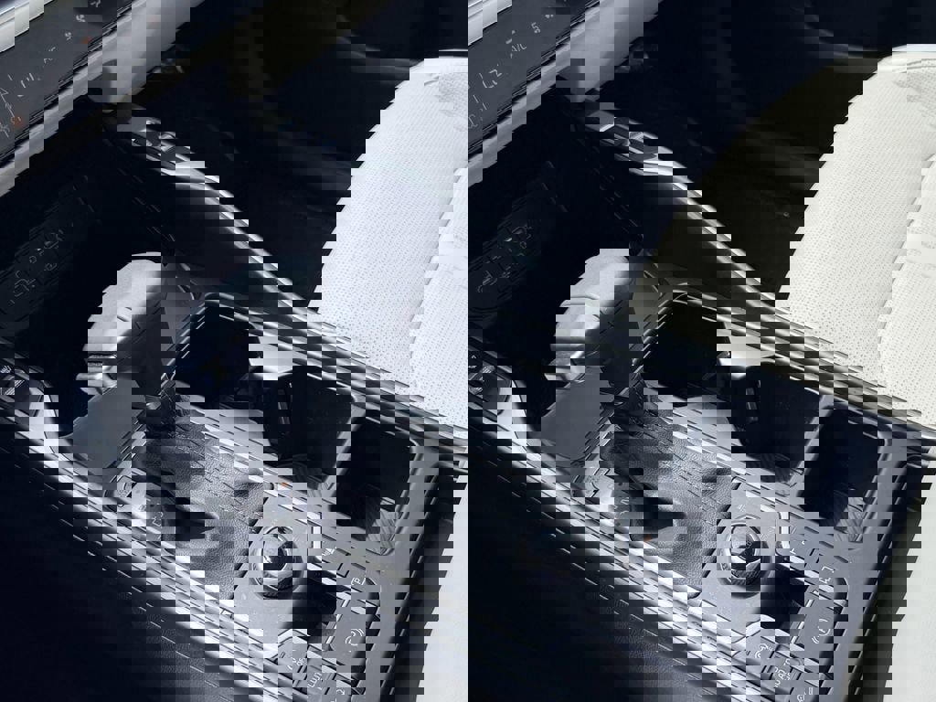 Certified 2025 Kia Sorento S image 28