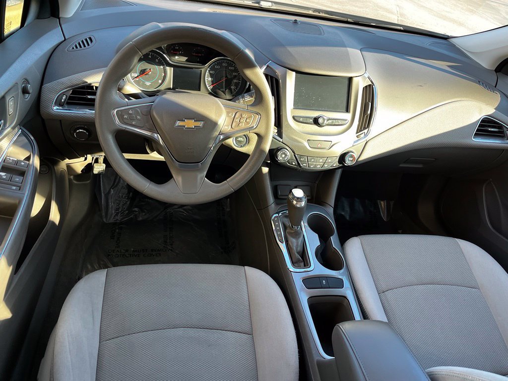 Used 2018 Chevrolet Cruze LT w/ Convenience Package FWD image 8