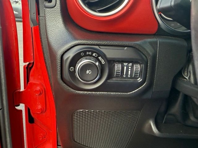 Used 2022 Jeep Wrangler Unlimited Rubicon w/ LED Lighting Group AWD/4WD image 18