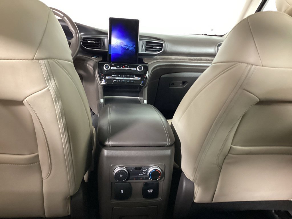 Used 2022 Ford Explorer Platinum w/ Equipment Group 601A AWD/4WD image 32