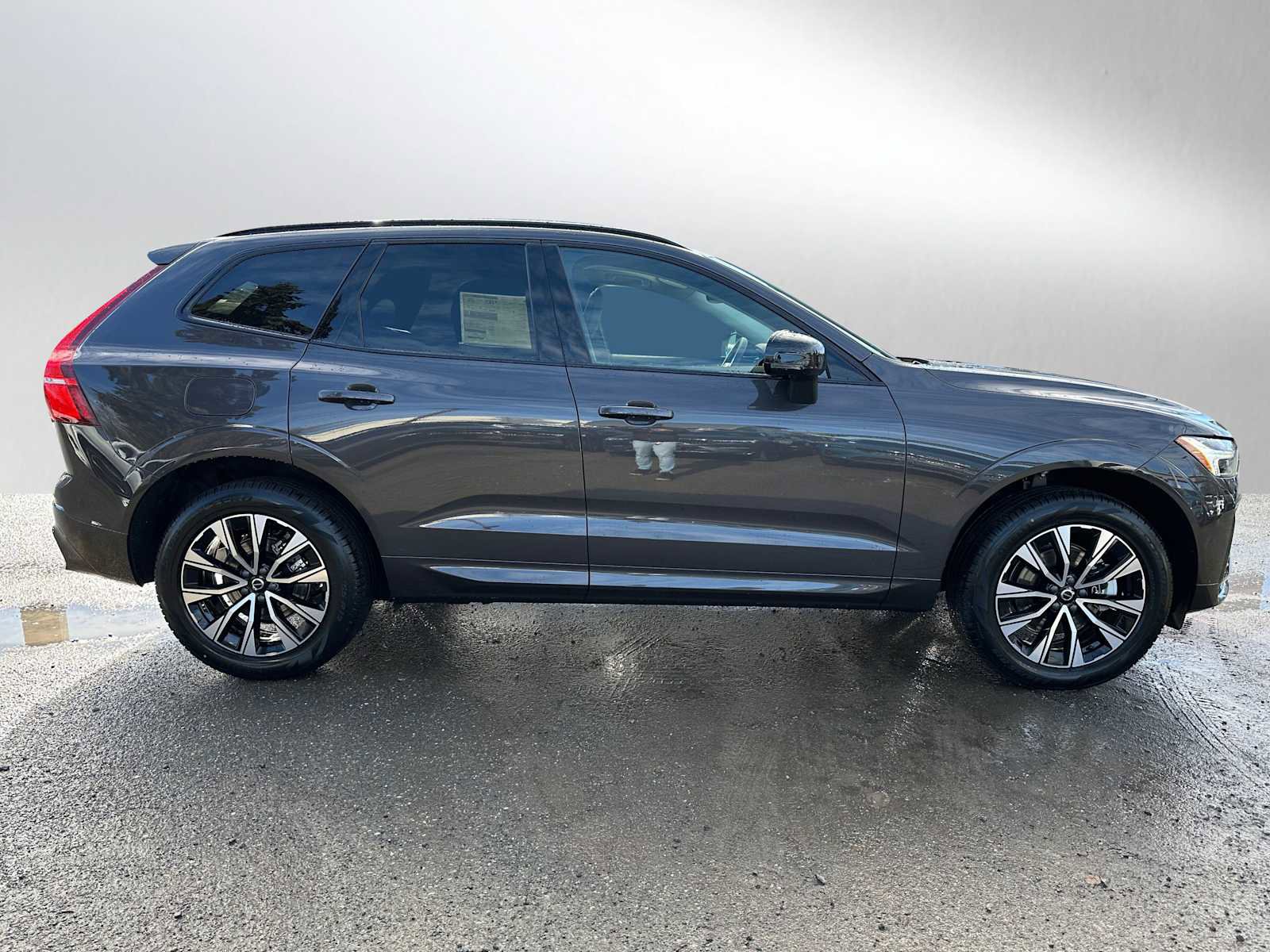 Used 2025 Volvo XC60 B5 Core w/ Protection Package Premier image 6