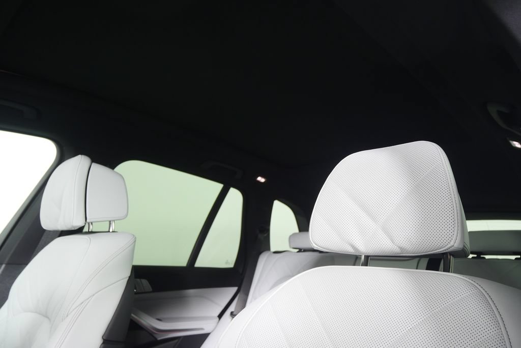 Used 2026 BMW X5 sDrive40i RWD image 12