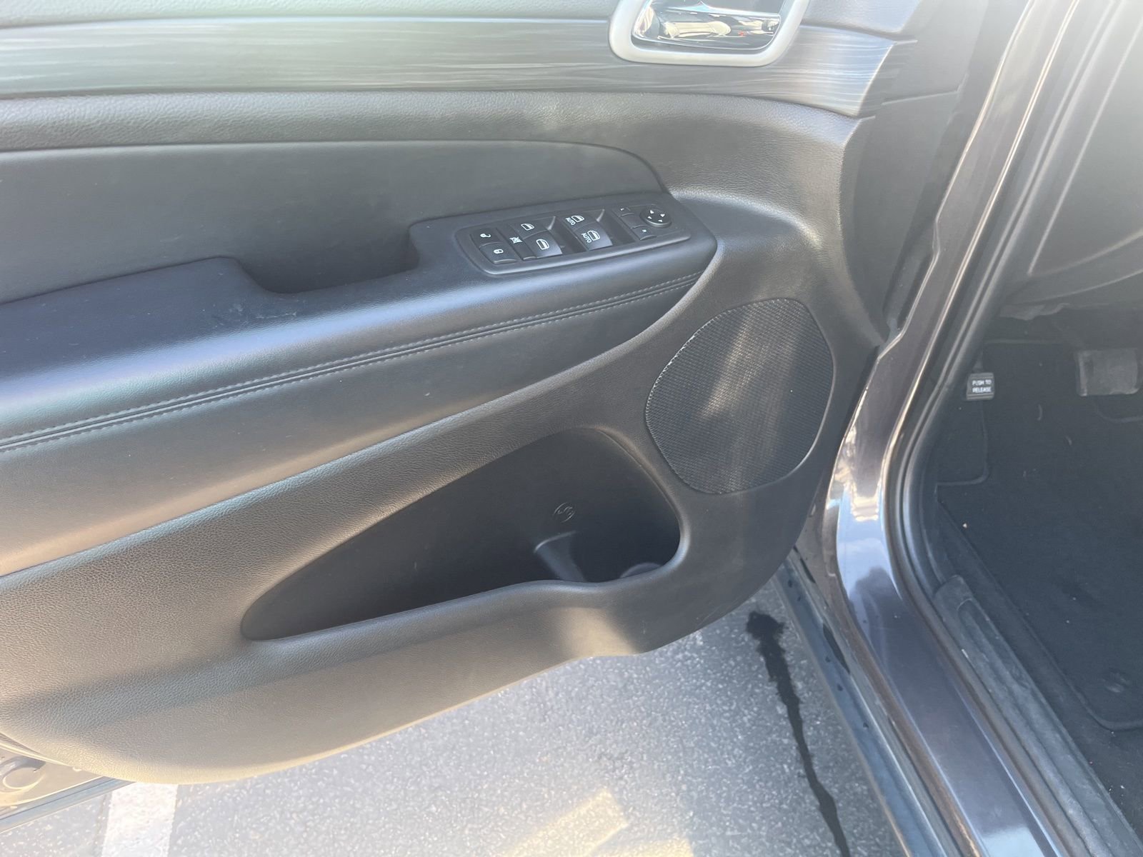 Used 2021 Jeep Grand Cherokee Laredo X image 12