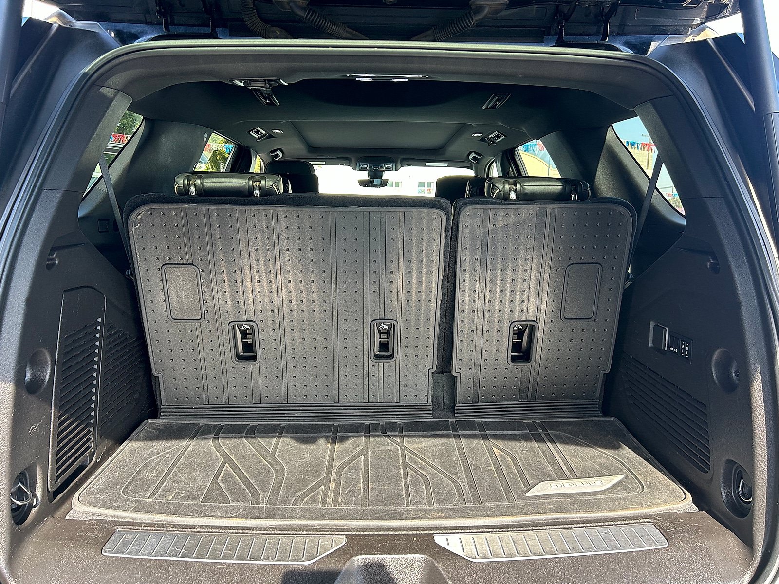 Used 2021 Chevrolet Tahoe Premier w/ Premium Package RWD image 30