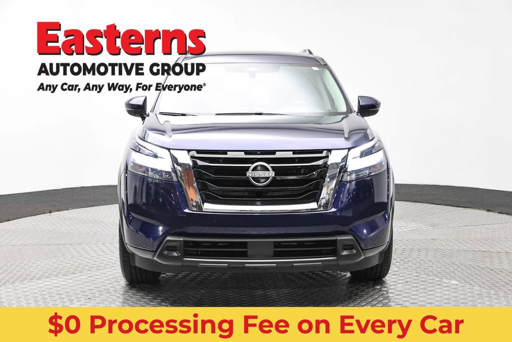 Used 2025 Nissan Pathfinder SV FWD image 2