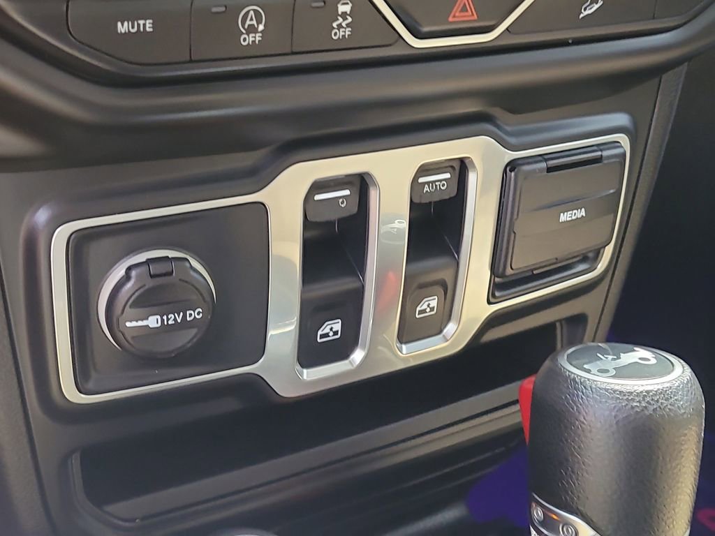 Used 2018 Jeep Wrangler Sport image 19