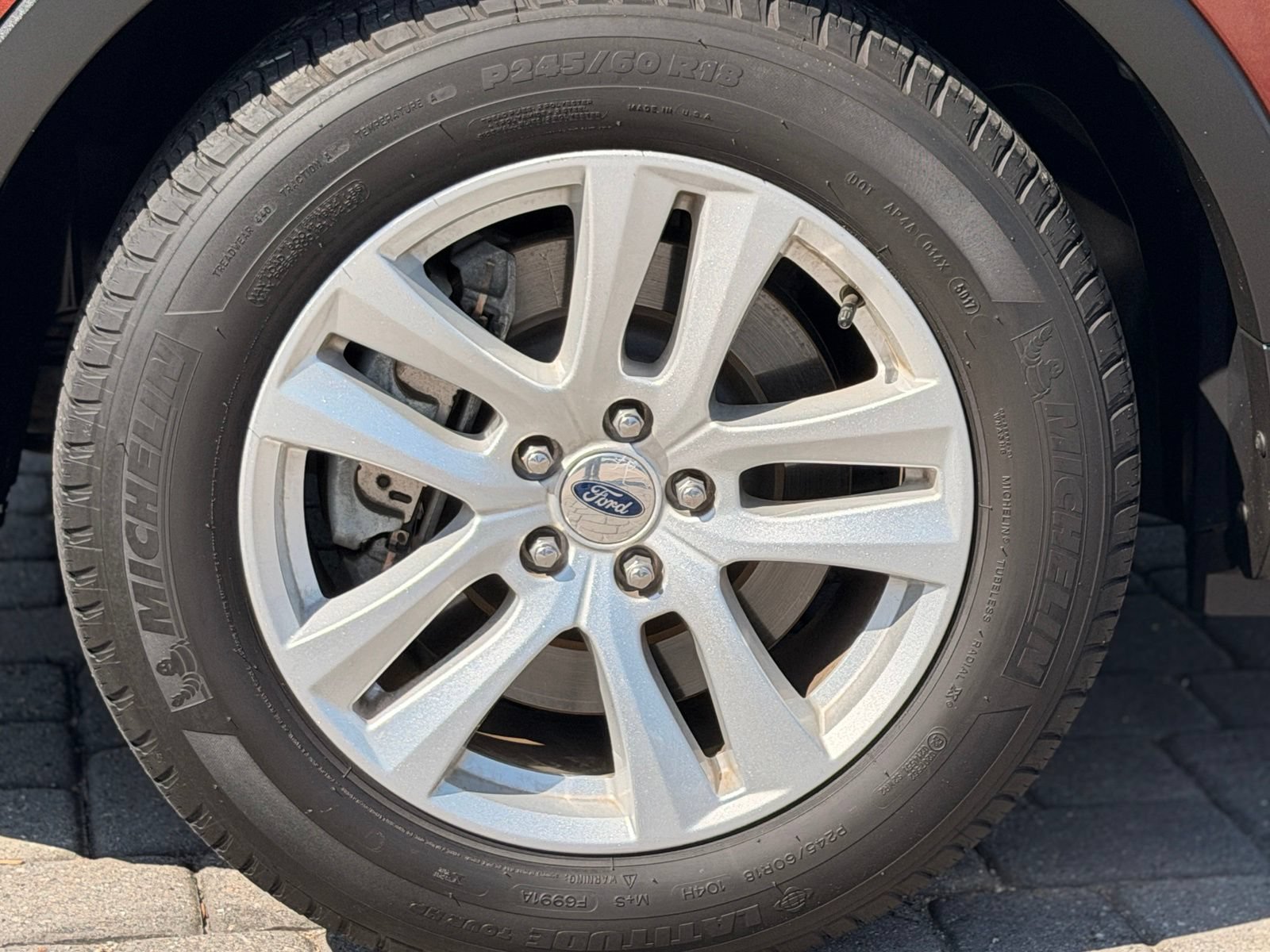 Used 2018 Ford Explorer XLT w/ Equipment Group 202A FWD image 13