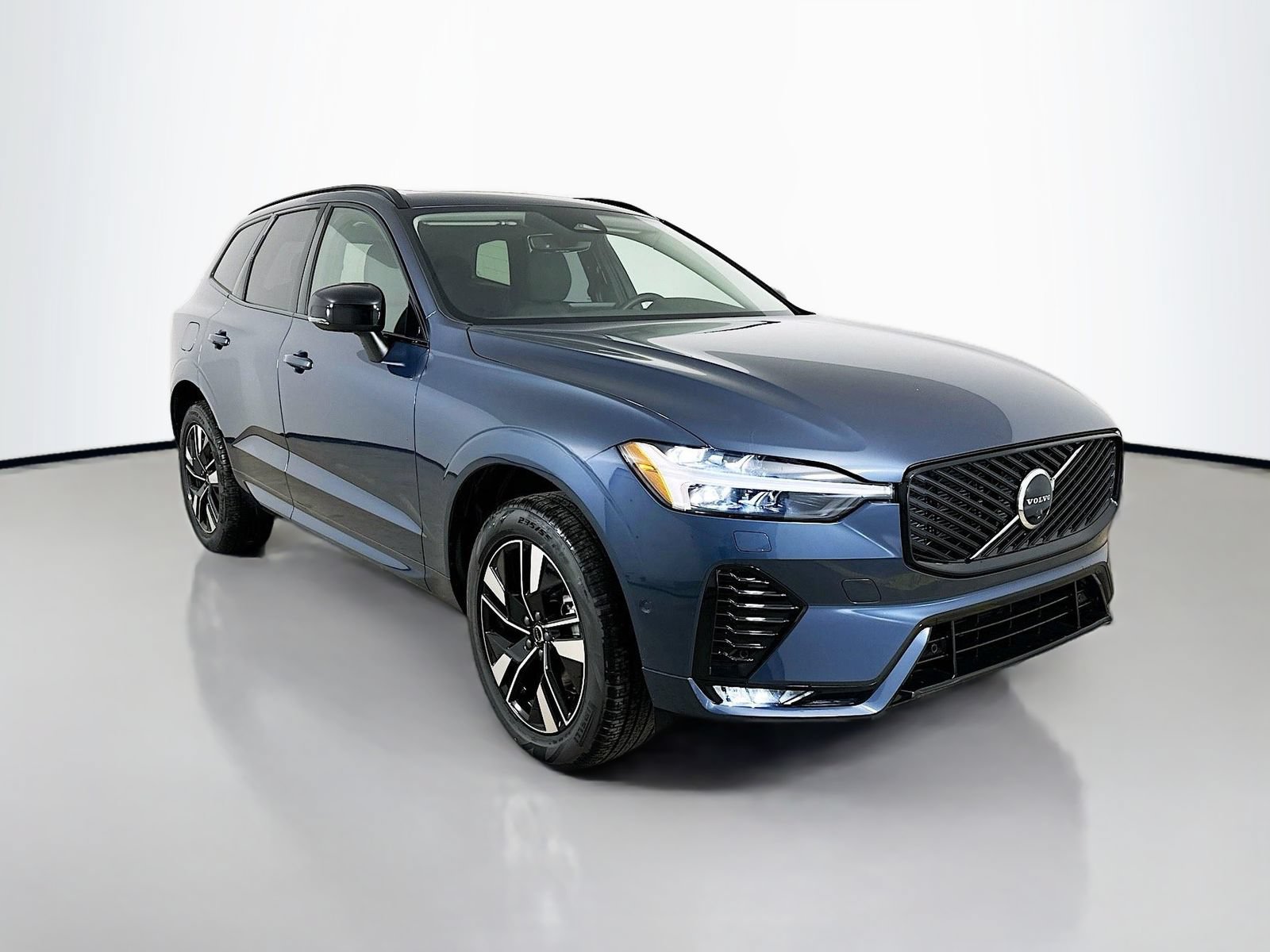 New 2026 Volvo XC60 B5 Plus w/ Protection Package Premier AWD/4WD image 3