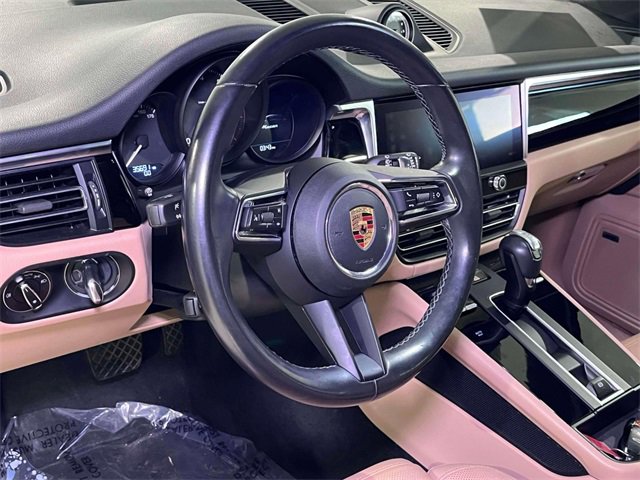 Used 2022 Porsche Macan w/ Premium Package Plus image 16