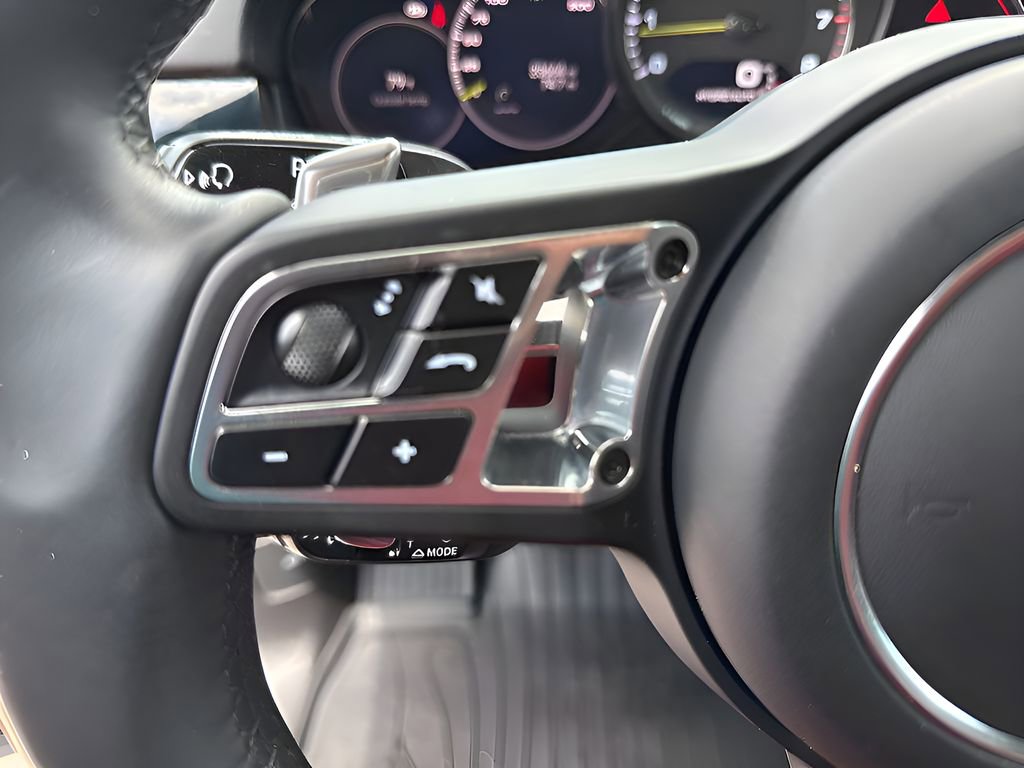Used 2023 Porsche Cayenne Turbo S image 27