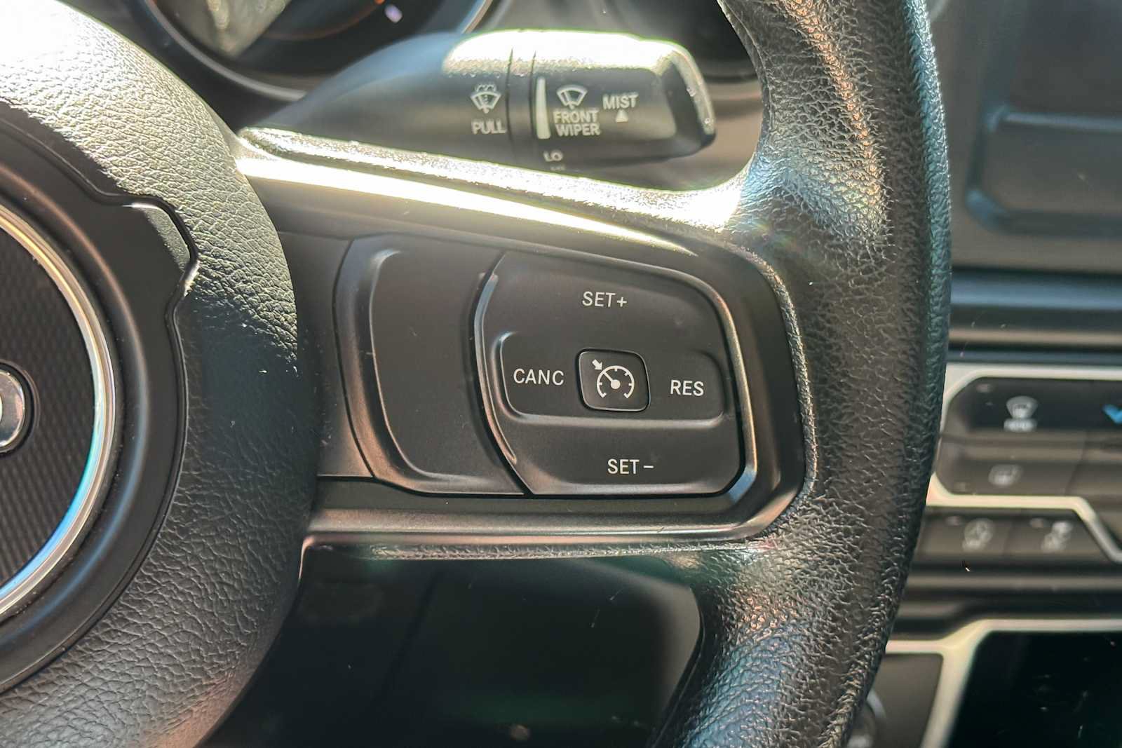 Used 2022 Jeep Gladiator Sport AWD/4WD image 16