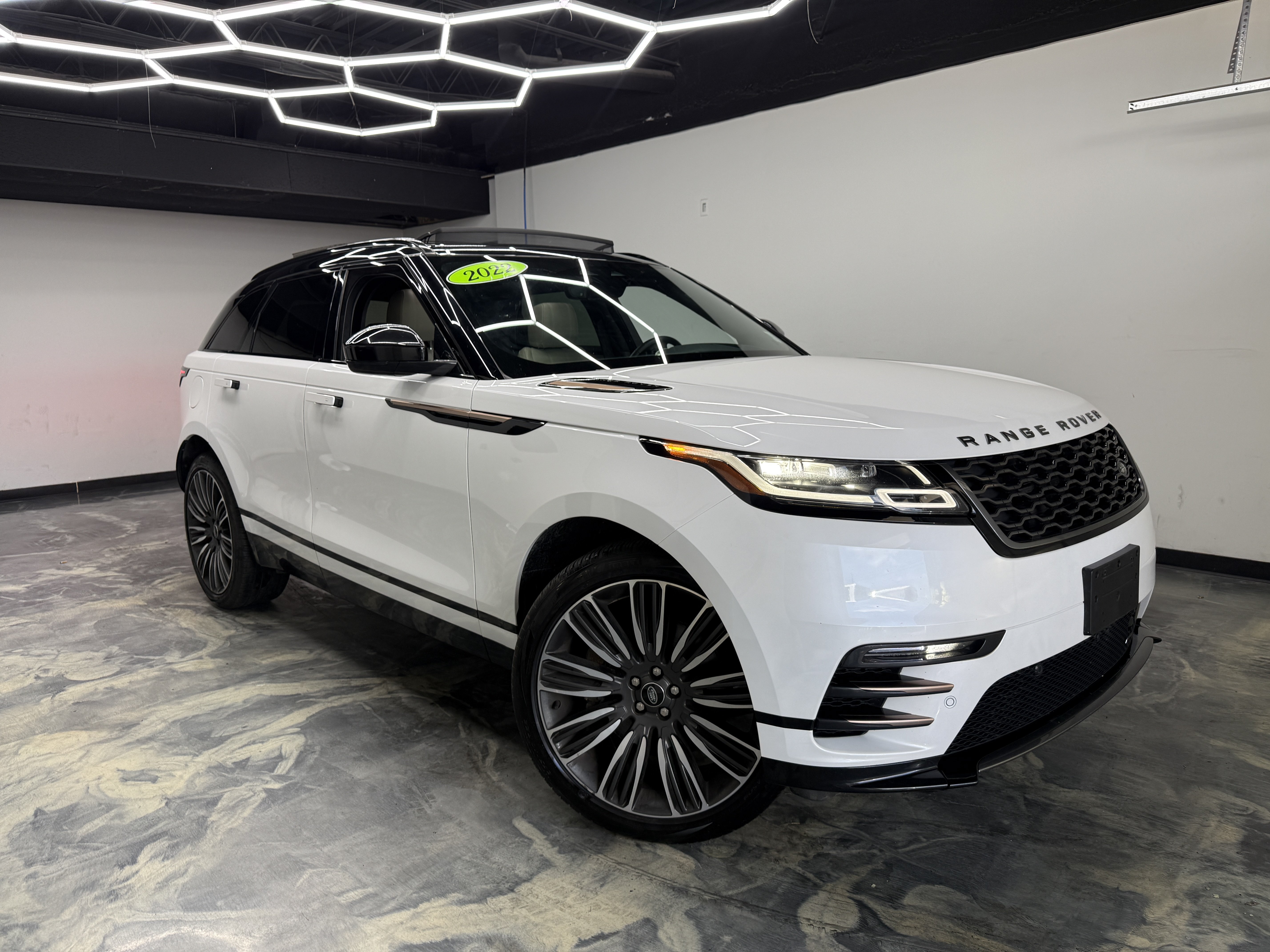 Used 2022 Land Rover Range Rover Velar R-Dynamic S AWD/4WD image 8