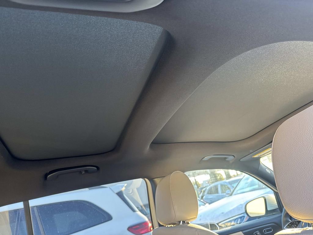 Used 2025 Mercedes-Benz GLB 250 image 10