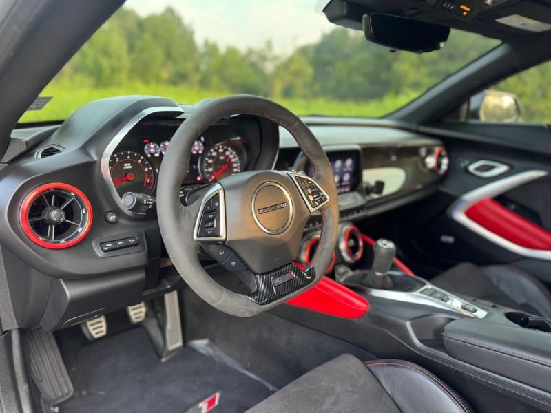 Used 2021 Chevrolet Camaro ZL1 RWD image 8