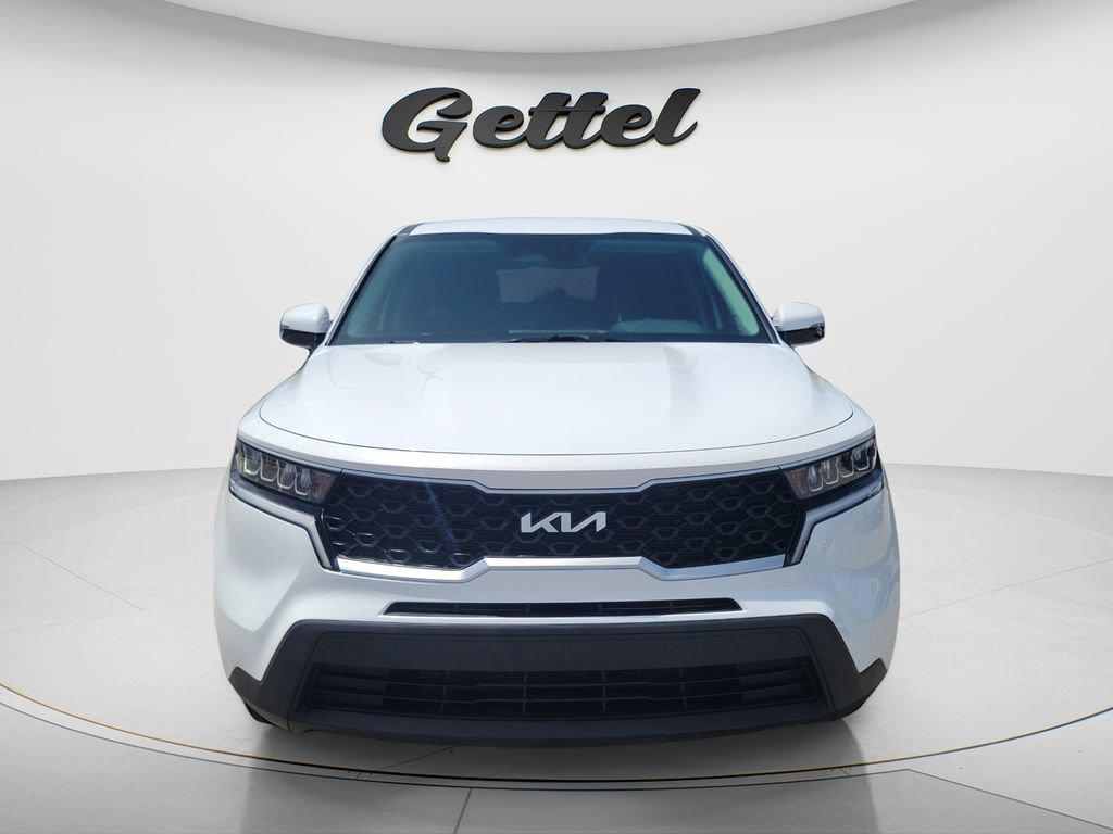 Used 2023 Kia Sorento LX FWD image 2