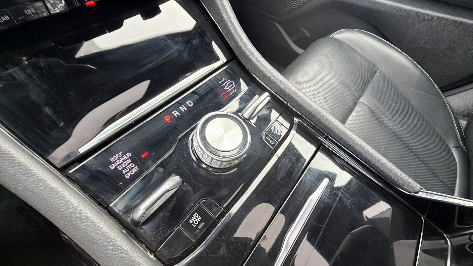 Certified 2025 Jeep Grand Cherokee L Overland w/ Luxury Tech Group IV image 34