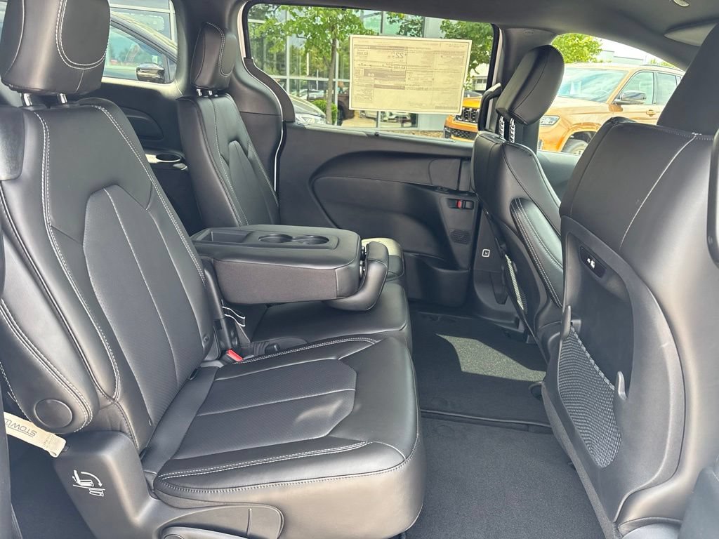 New 2027 Chrysler Pacifica Select FWD image 20