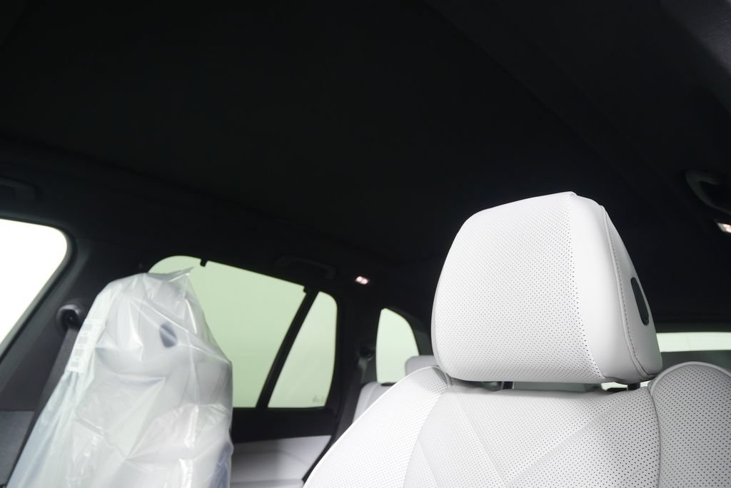 Used 2026 BMW X5 sDrive40i w/ Executive Package RWD image 12