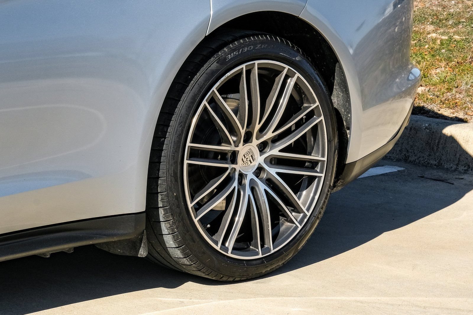 Used 2018 Porsche Panamera 4 AWD/4WD image 51