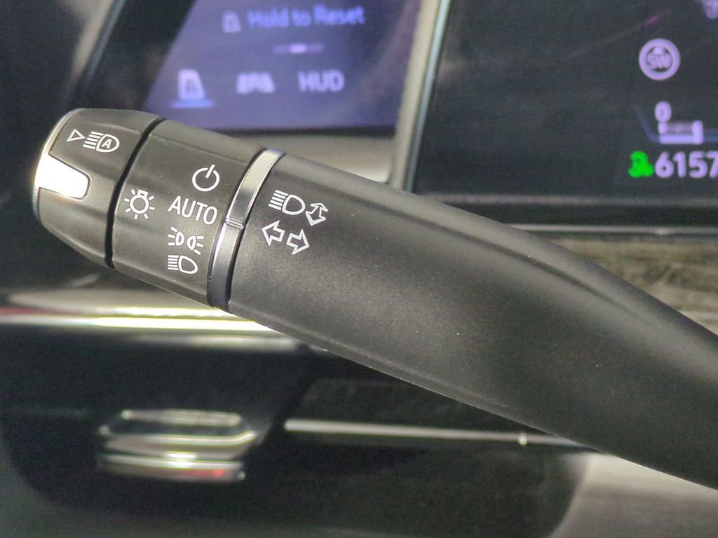 Used 2024 Cadillac Escalade Premium Luxury image 32