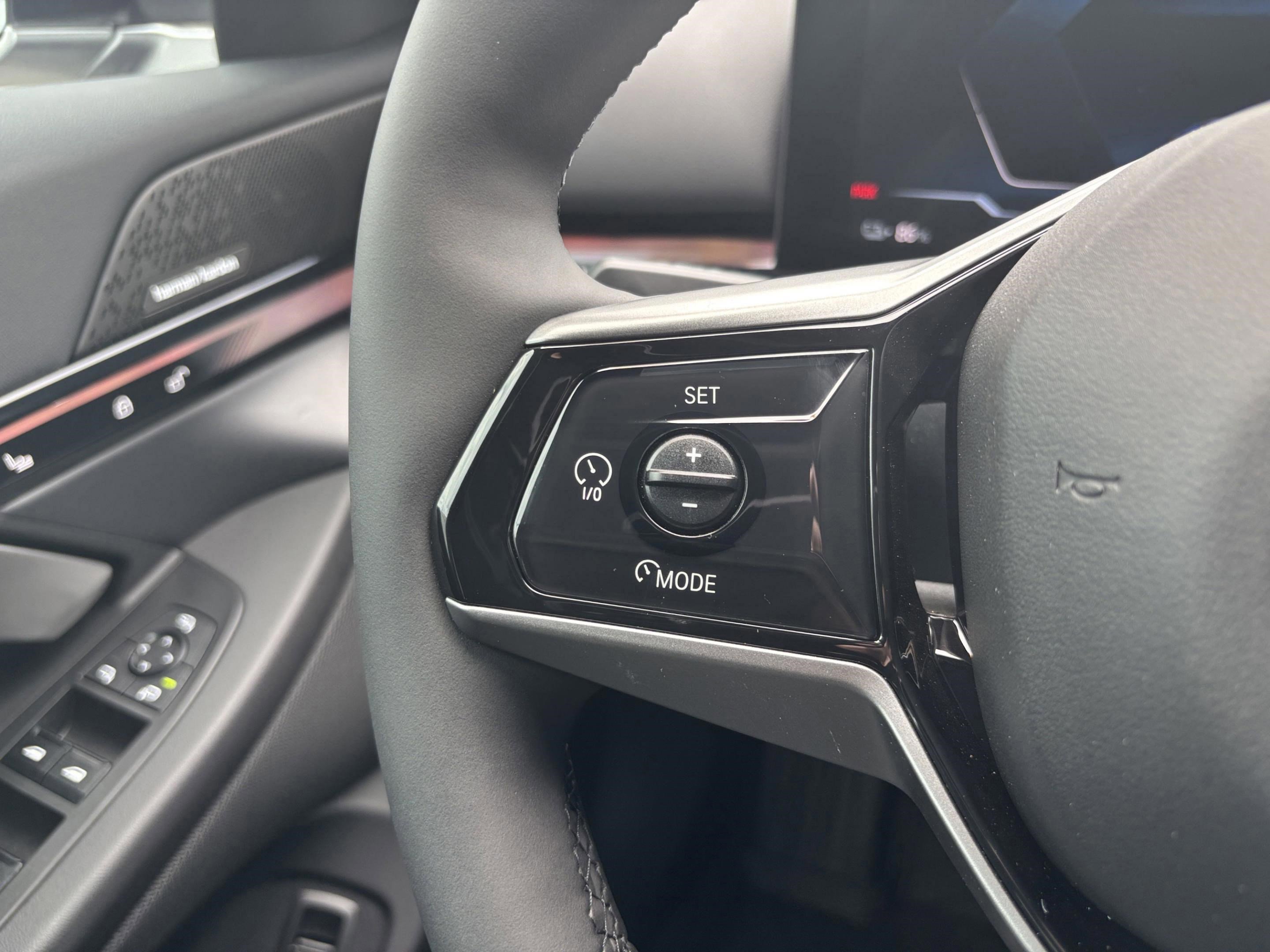 Used 2025 BMW i5 eDrive40i w/ Premium Package image 11