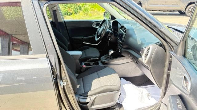 Used 2023 Kia Soul LX w/ Option Group 015 FWD image 31