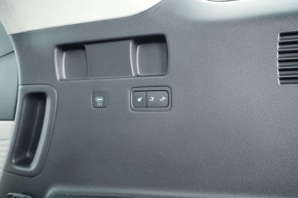 Used 2025 Hyundai Palisade Calligraphy image 14