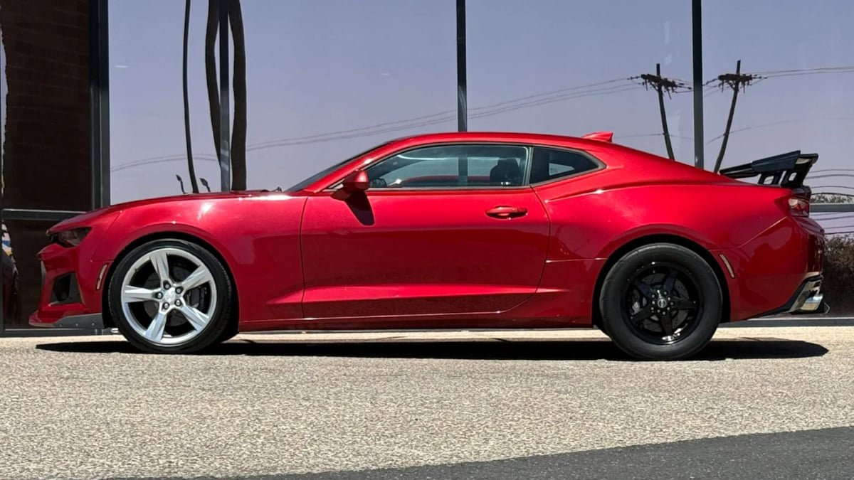 Used 2018 Chevrolet Camaro SS RWD image 5