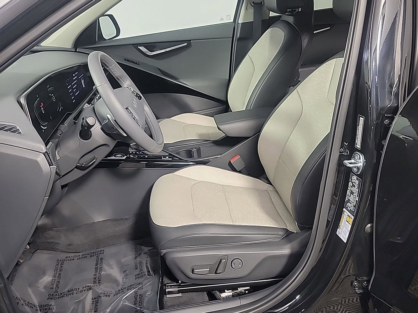 Used 2025 Kia Niro SX image 19