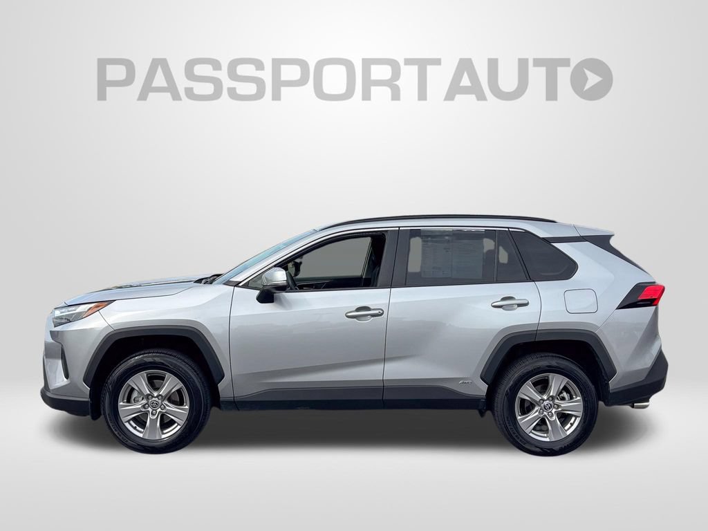 Used 2025 Toyota RAV4 XLE AWD/4WD image 2
