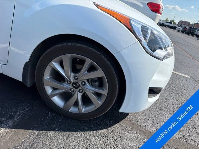 Used 2016 Hyundai Veloster FWD image 4