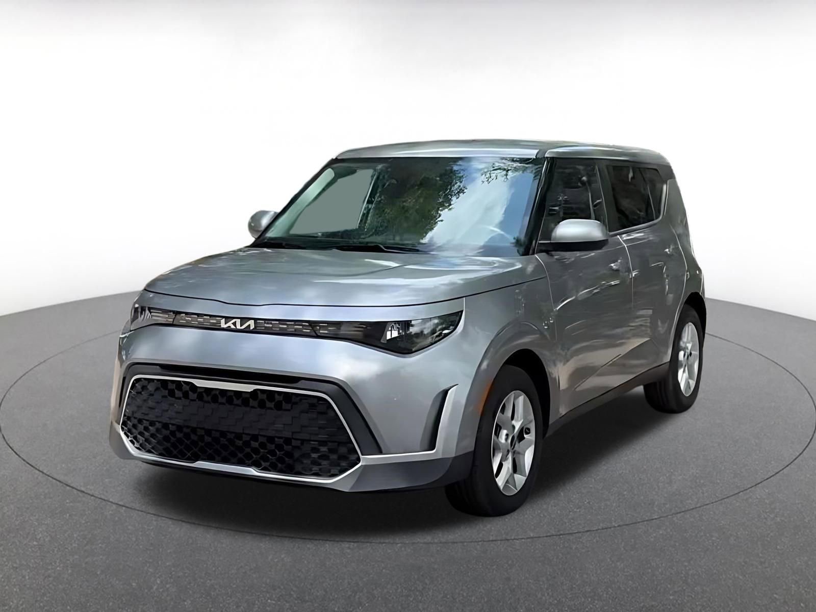 Used 2025 Kia Soul LX w/ LX Technology Package FWD image 7