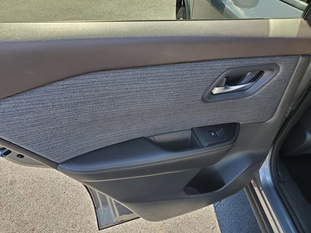 Used 2021 Nissan Rogue SV image 13