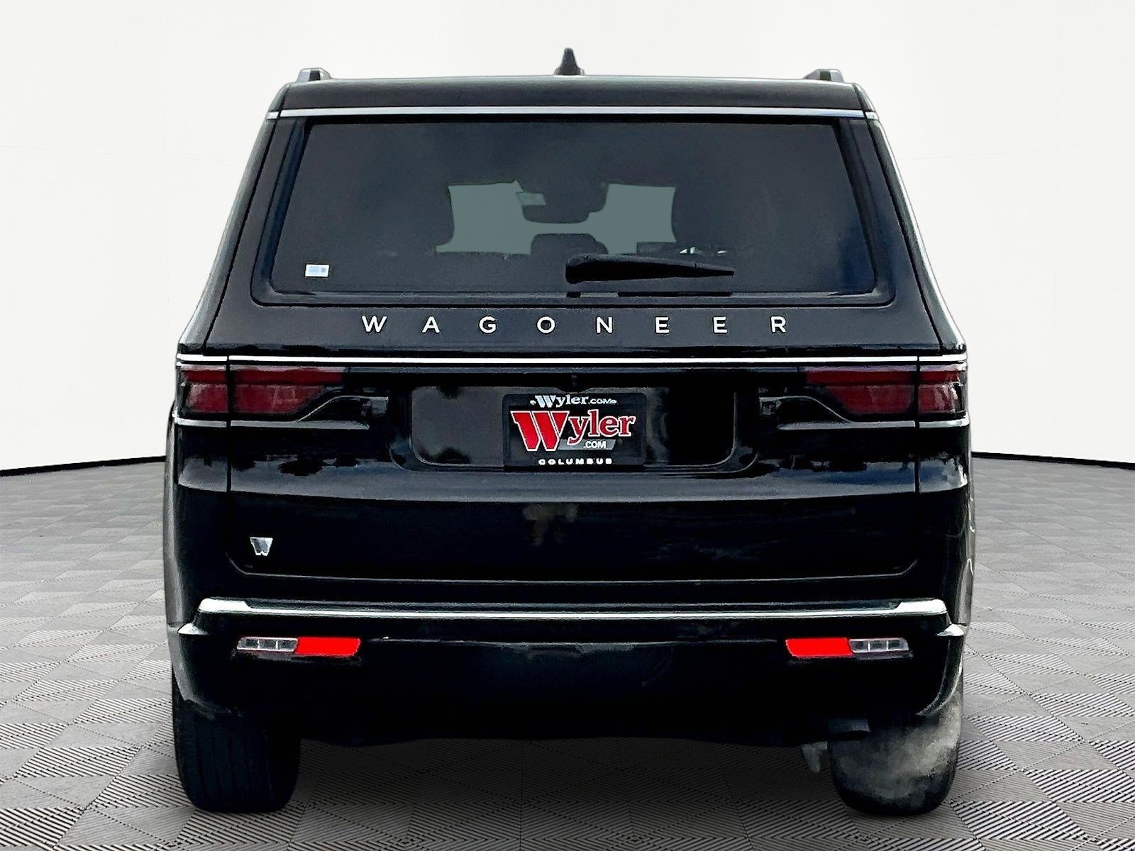 Used 2024 Jeep Wagoneer 4WD image 5