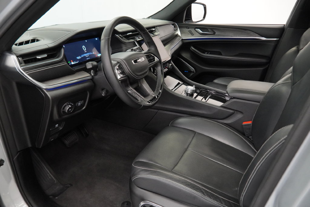 Used 2021 Jeep Grand Cherokee L Overland w/ Advanced Protech Group III AWD/4WD image 19