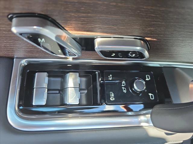 New 2025 Land Rover Range Rover Long Wheelbase SE image 29