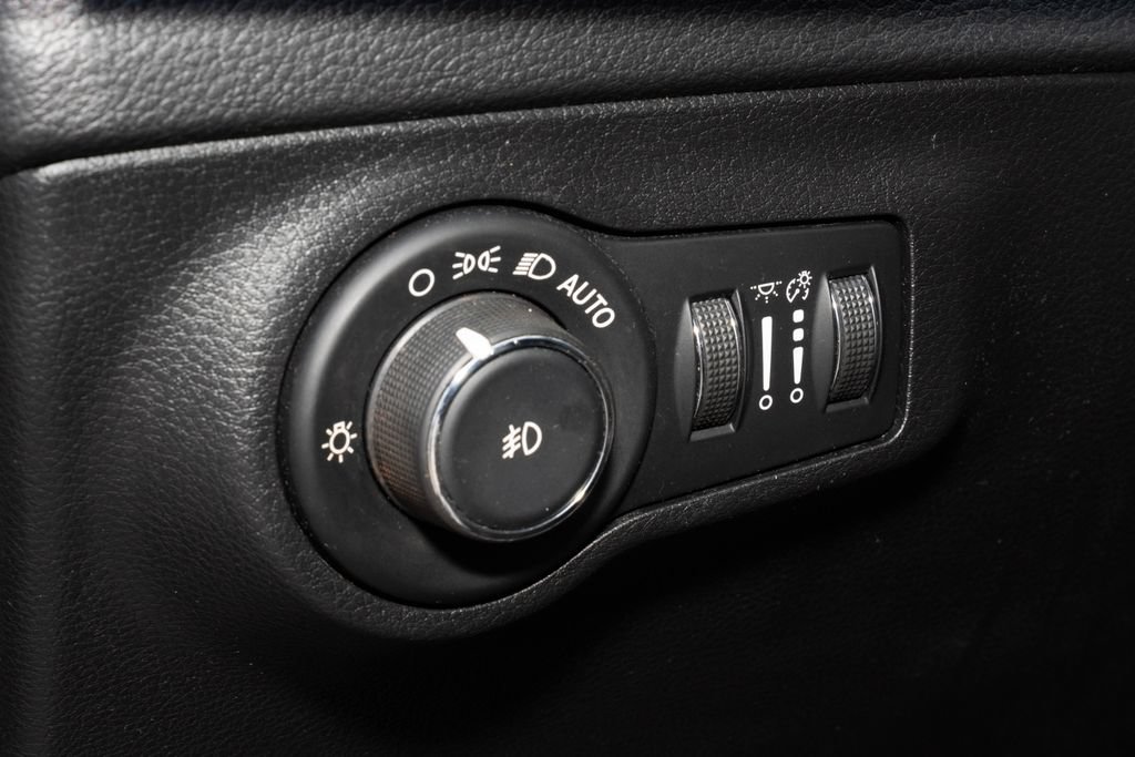 Used 2020 Jeep Compass Latitude w/ Popular Equipment Group AWD/4WD image 28