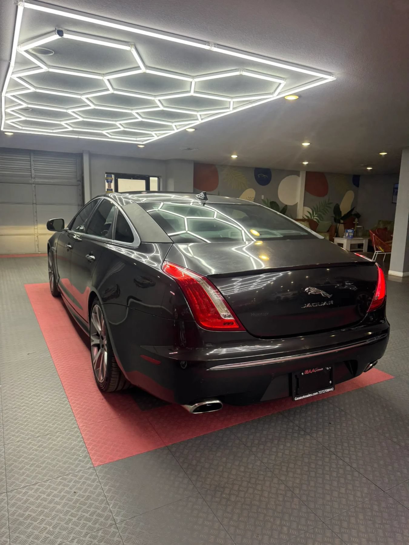 Used 2015 Jaguar XJ RWD image 5