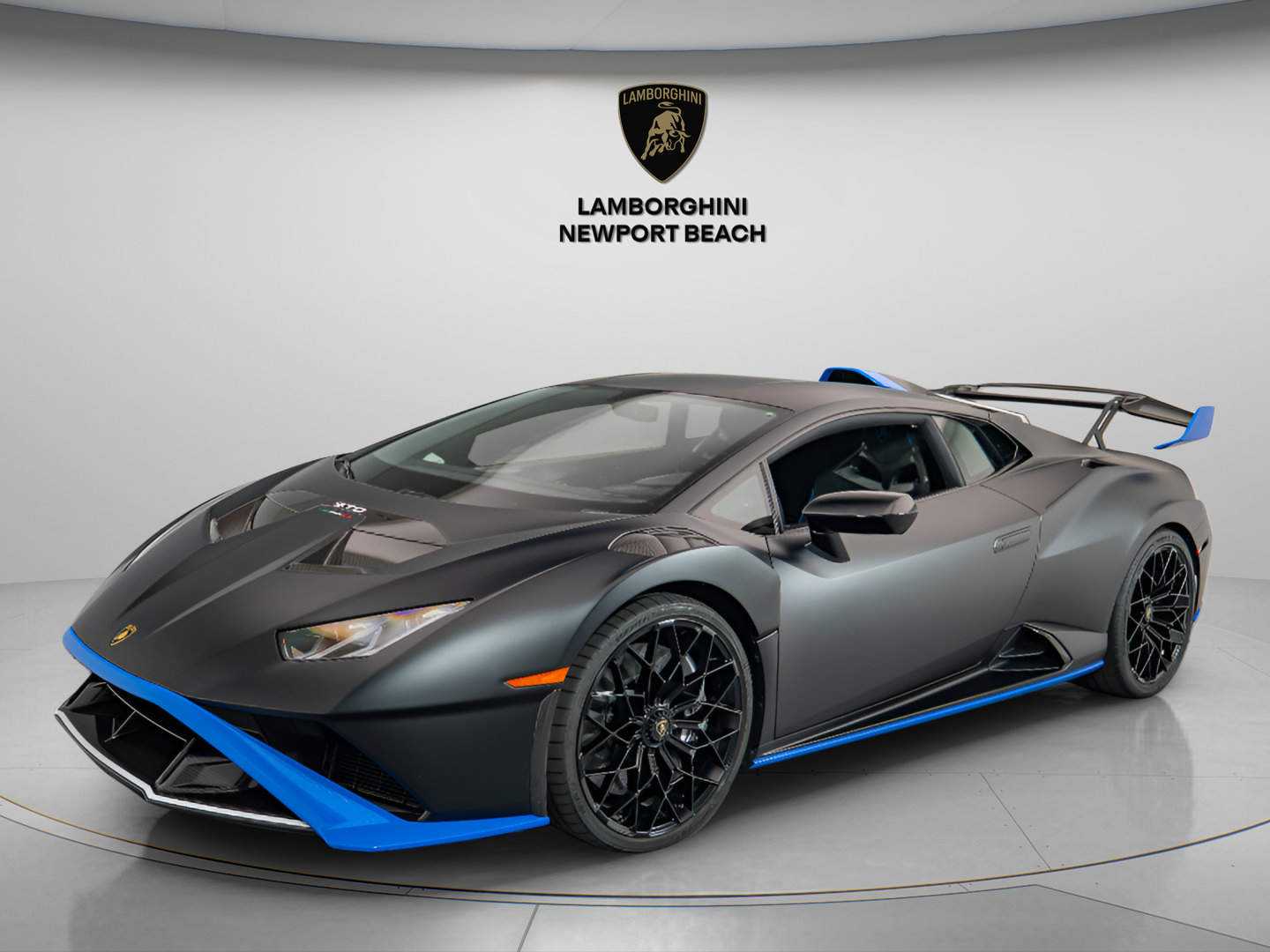 Used 2024 Lamborghini Huracan STO RWD image 3