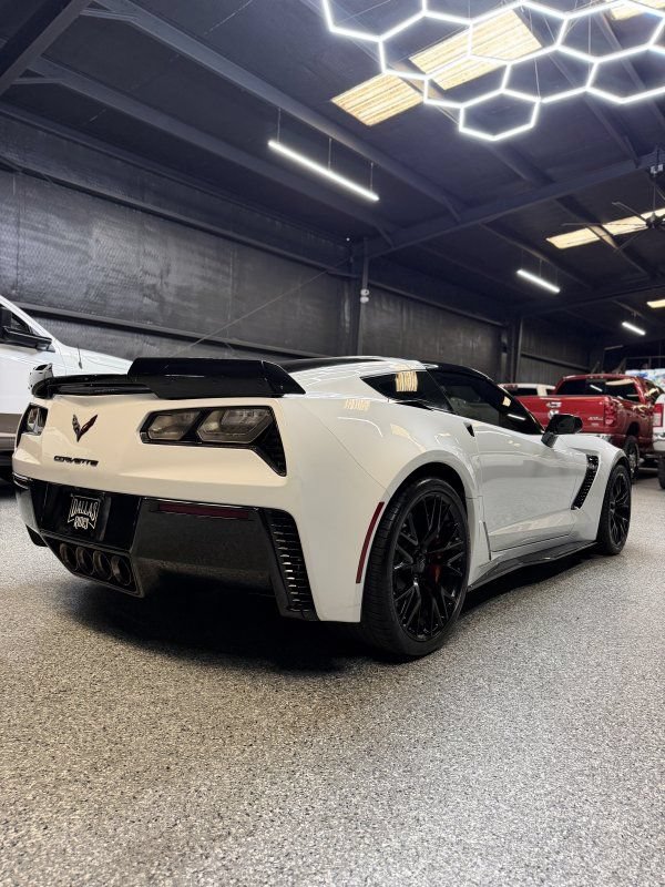 Used 2017 Chevrolet Corvette Z06 w/ Z07 Performance Package RWD image 5